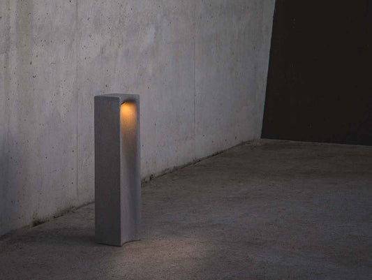 Borne extérieure en béton pour allée de jardin et terrasse