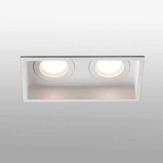 Le spot double Hyde IP44 incarne l'éclairage contemporain par excellence