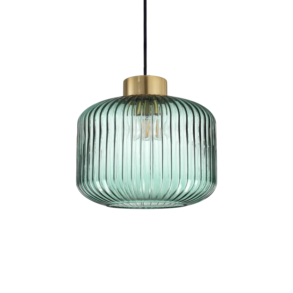 Suspension MINT-2 support en acier finition laiton et diffuseur en verre soufflé de couleur verte avec cannelures en relief.