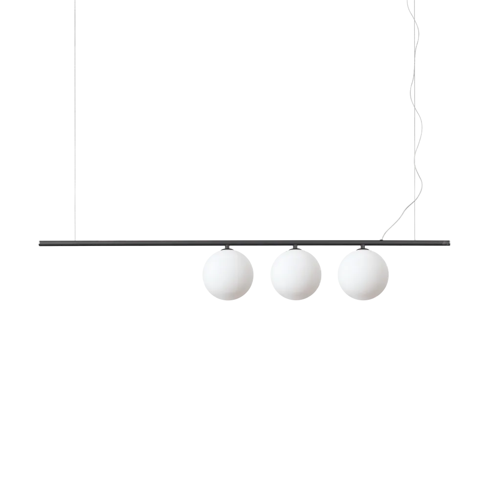 Suspension PERLINE noire trois lampes - Éclairez avec style grâce à sa structure métal noire et diffuseurs en verre blanc. Hauteur ajustable