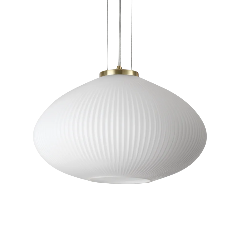 Découvrez le confort lumineux avec notre Suspension PLISSE verre soufflé Ø 35 ou 45. Hauteur ajustable pour un éclairage parfait.