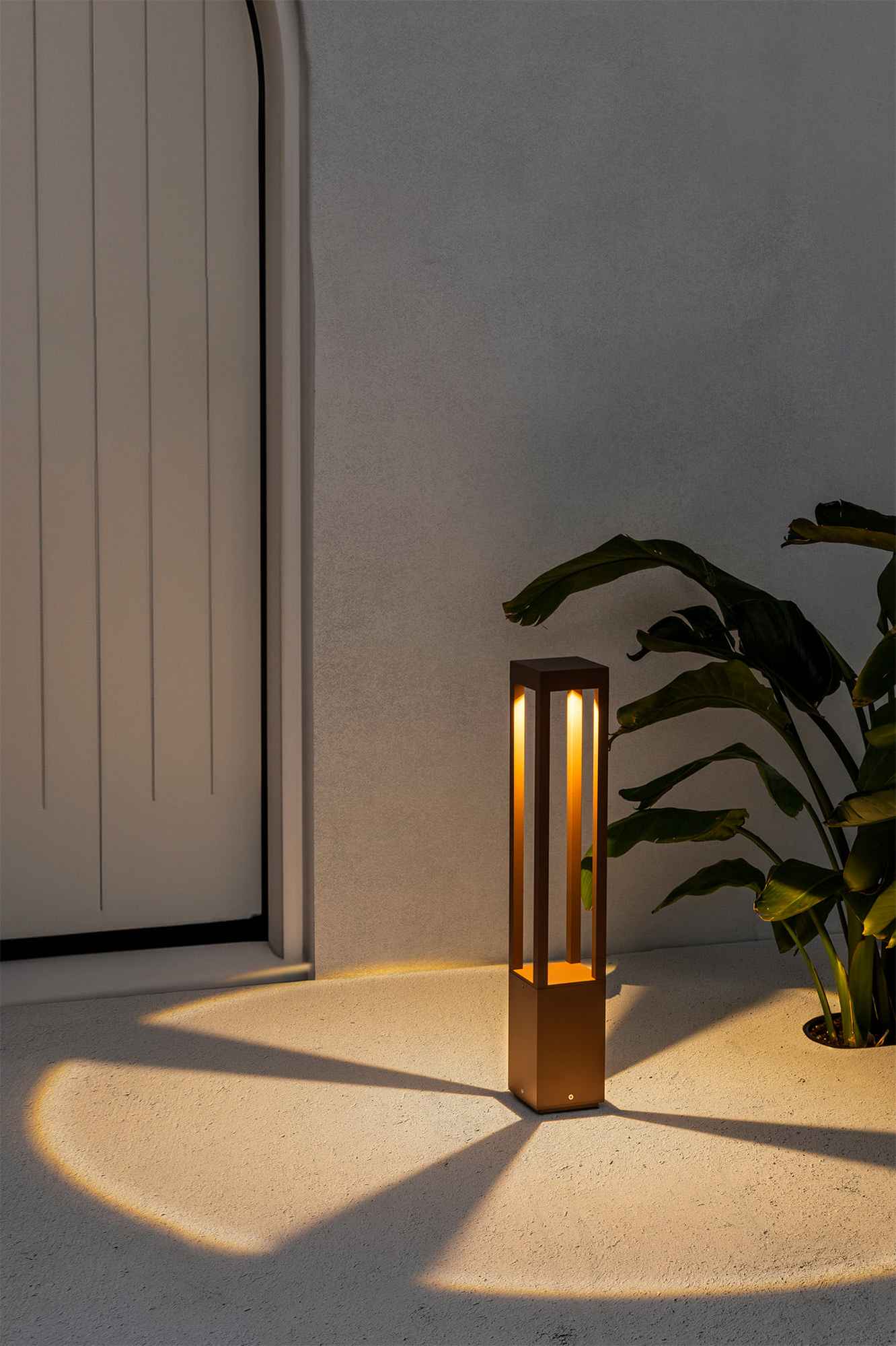 Borne extérieure LED AGRA-G marron rouille H 65 - Éclairage puissant et durable avec LED