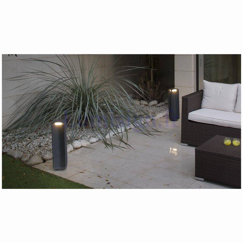Borne LED extérieure BU-OH 565 | Éclairage jardin design en situation sur une terrasse