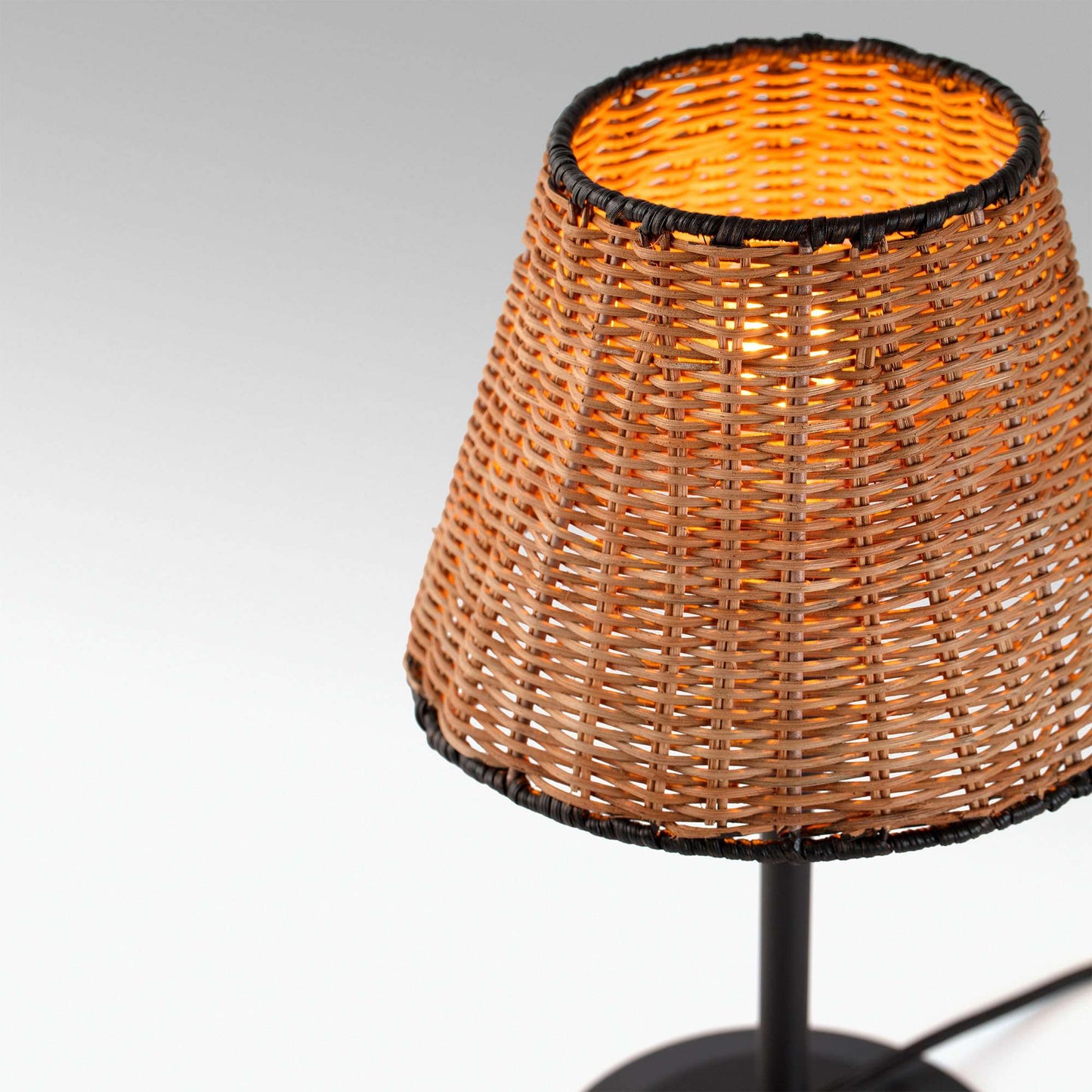 lampe a poser Lampe à poser SUMBA rotin et acier noir Faro Lumisign