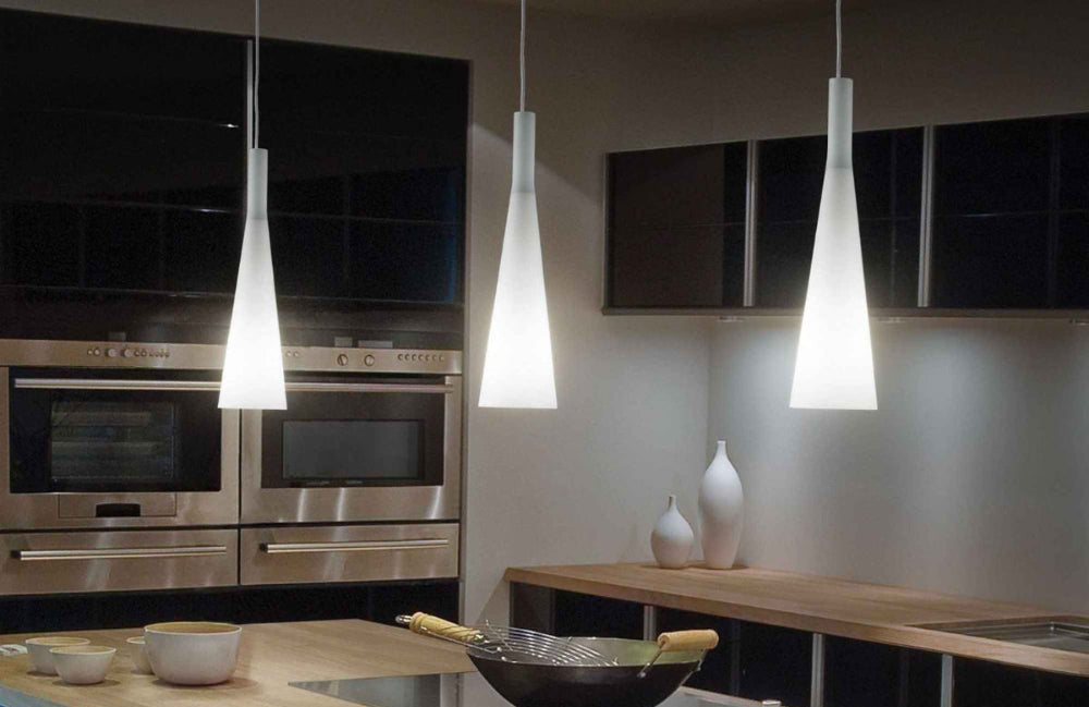 Découvrez nos collections de luminaires intérieurs, applique murale, suspension, spot encastrable pour toutes les pièces de la maison