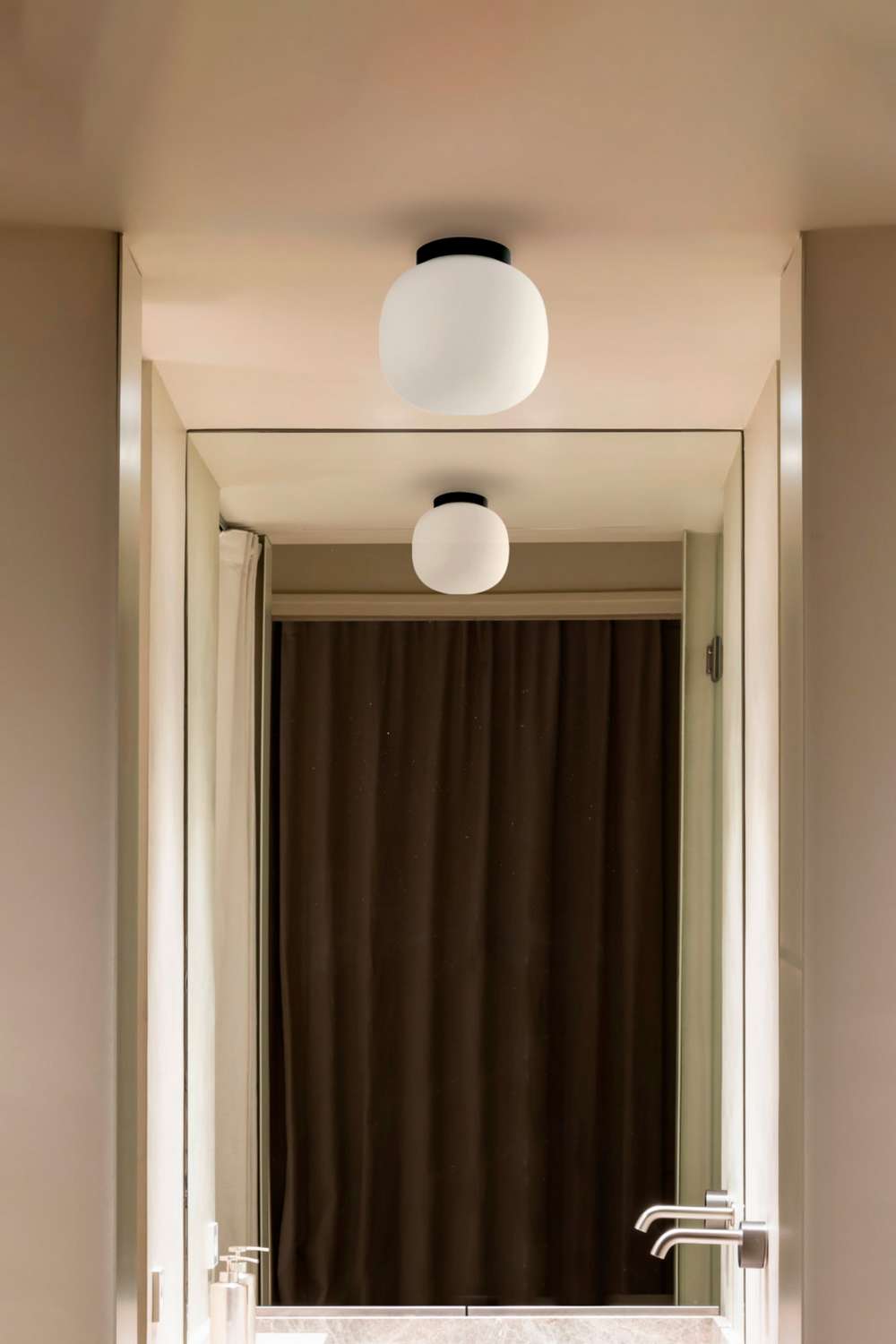 Plafonnier Plafonnier AMELIA rond noir diamètre 215 mm IP44 Faro Lumisign