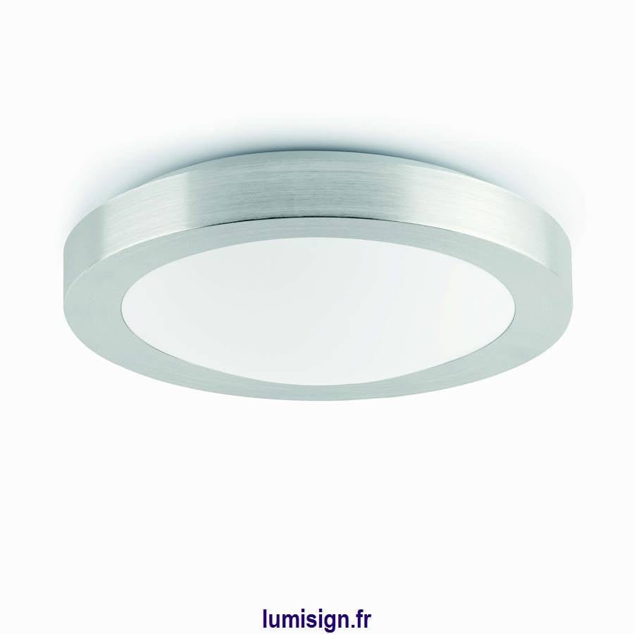 Ce plafonnier utilise un diffuseur en polycarbonate opale qui répartit la lumière de façon homogène