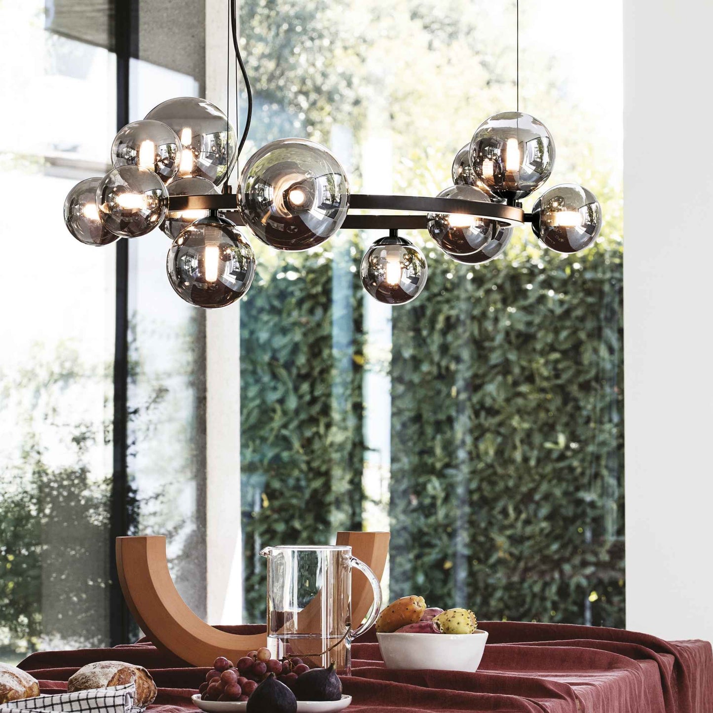 Suspension PERLAGE circulaire SP11 noire diffuseurs fumé - Luminaire suspendu design avec 11 sphères en pyrex fumé.