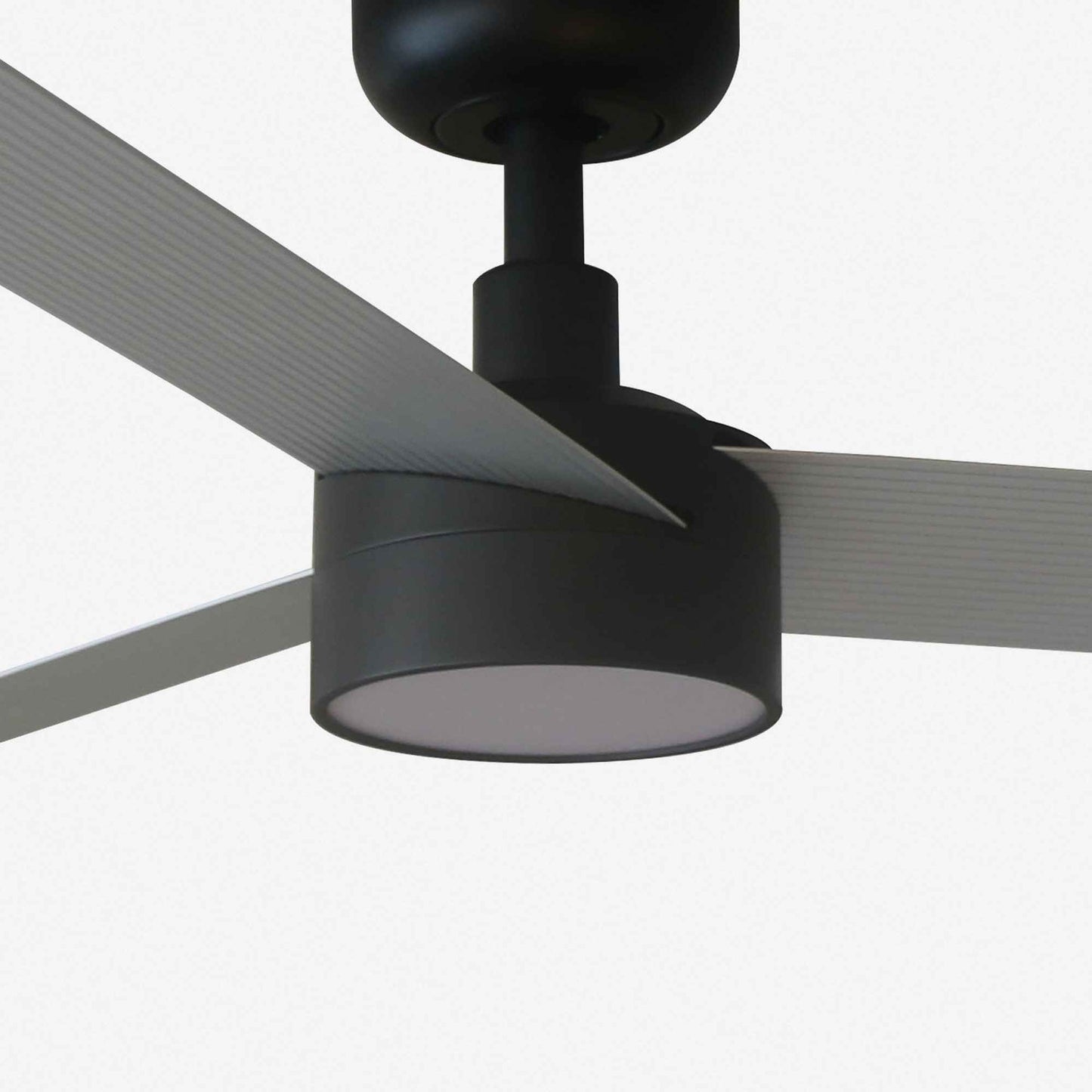 Ventilateur de plafond CRUISER L noir pales alu avec luminaire