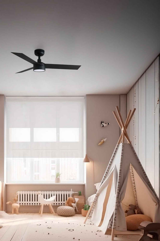 Découvrez le ventilateur de plafond CRUISER S noir, un éclairage variable et un design élégant pour votre intérieur