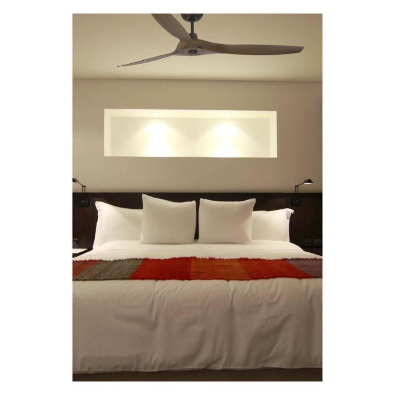 ventilateur de plafond Ventilateur de plafond MOREA marron pales finition noyer Faro Lumisign