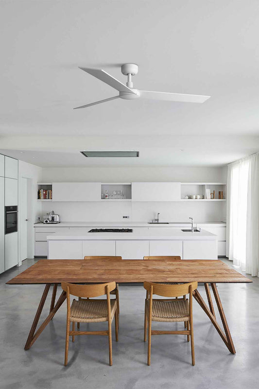 Découvrez le ventilateur de plafond RUDDER L, une élégance intemporelle pour votre intérieur