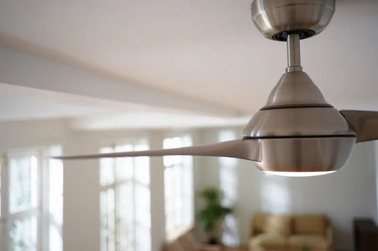 Choisir un ventilateur de plafond : moteur silencieux et sens