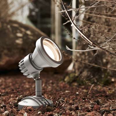Optimisez l'éclairage de votre jardin avec un projecteur led extérieur