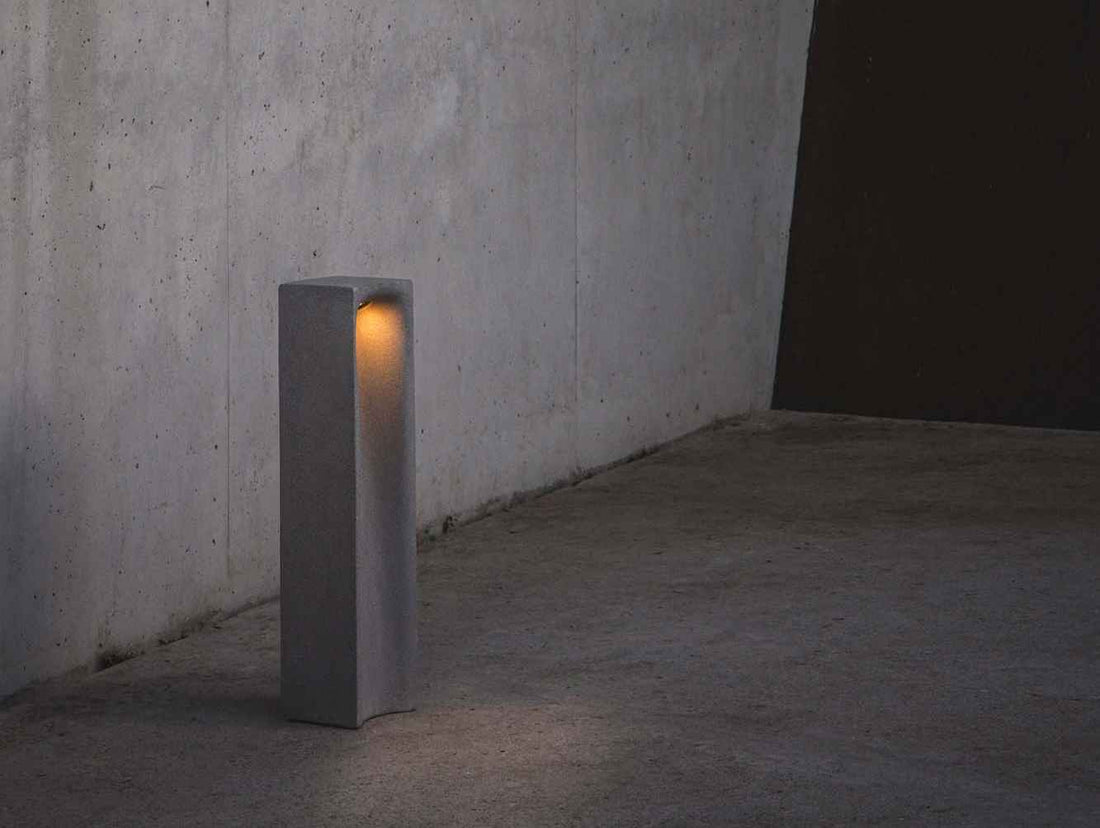 Borne extérieure en béton pour allée de jardin et terrasse