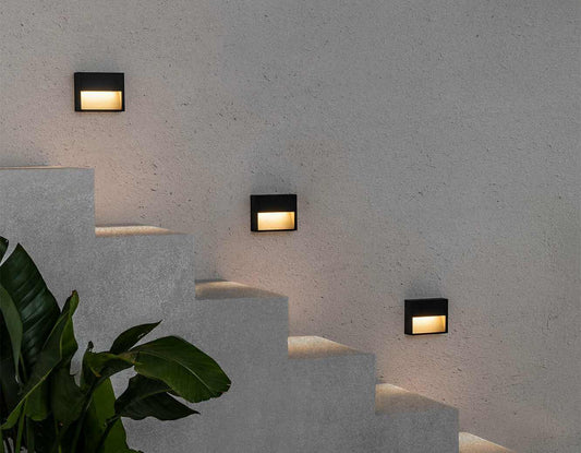 Éclairer un escalier extérieur avec des appliques encastrables