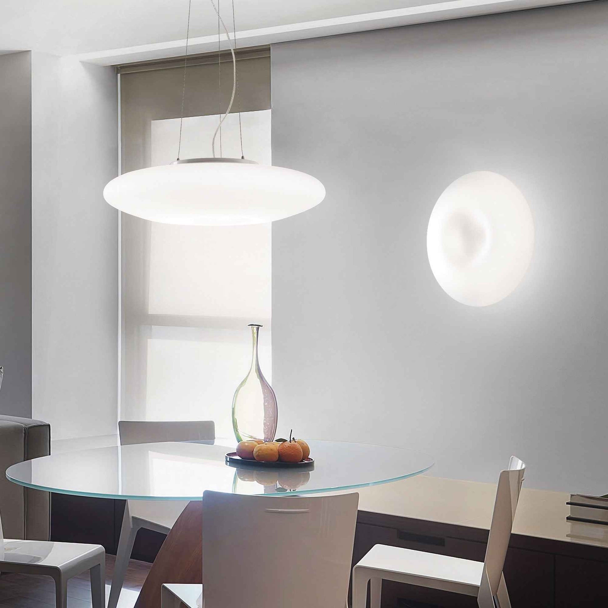 La suspension design GLORY est un luminaire en verre soufflé de qualité supérieure