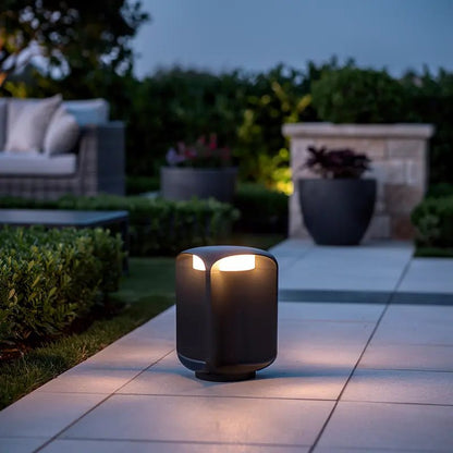 Borne lumineuse LED extérieure BU-OH 265 - Éclairage jardin IP65 en situation sur une terrasse