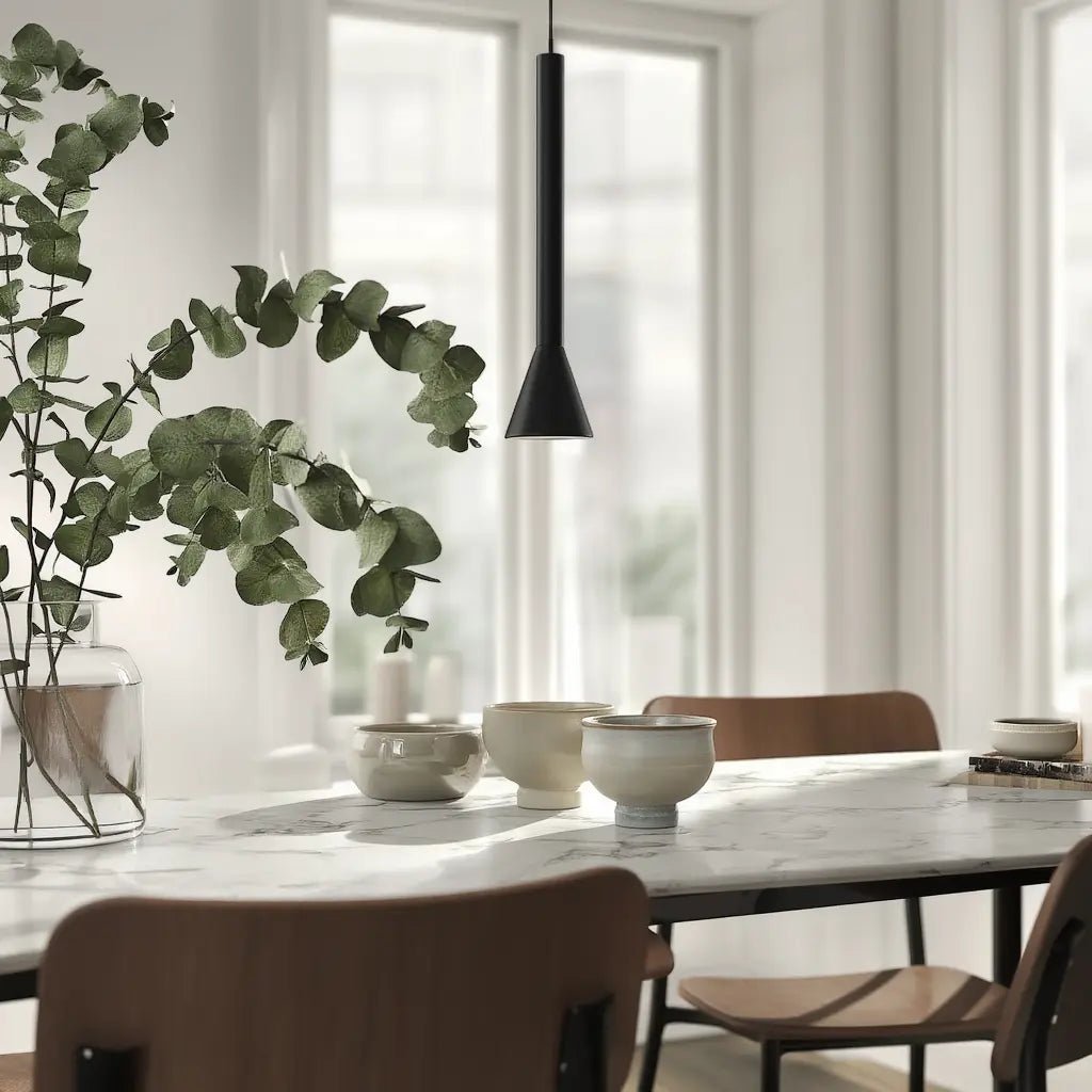 Suspension LED DIESIS noire - Élégance lumineuse pour votre intérieur en situation dans une salle à manger