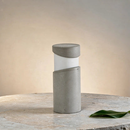 Borne extérieure lumineuse en béton BLOCK-P
