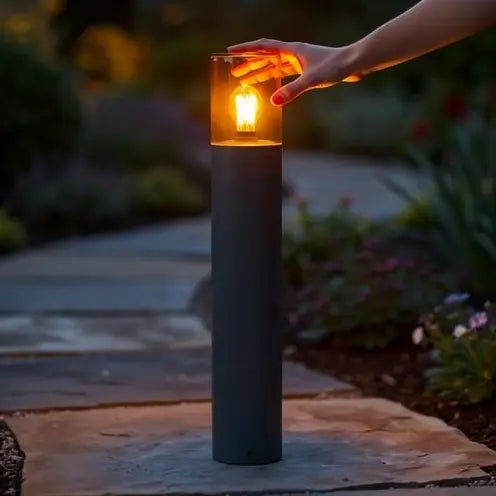 Borne extérieure KILA gris foncé verre ambré – Éclairage jardin design IP65