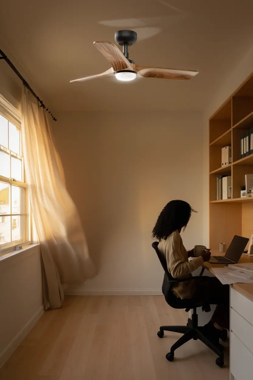 Ventilateur de plafond Heywood-S noir : design bois foncé, LED variable et télécommande