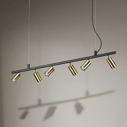Suspension/DYNAMITE SP6 noire et laiton: rail horizontal noir avec six spots dorés, câbles suspendus au plafond, éclairage directionnel.
