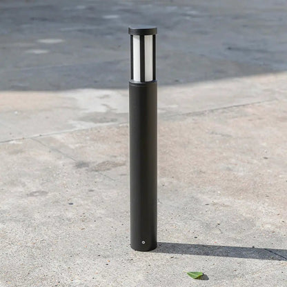 Borne extérieure LED LOGAR 12W IP54 – Éclairage blanc chaud en situation sur une terrasse