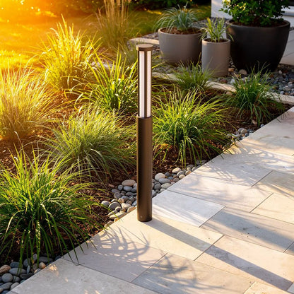 Logar 900 Lampe – Borne LED extérieure gris foncé IP54, hauteur 90 cm en situation dans un jardin