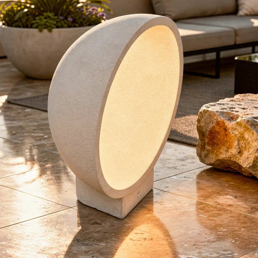 Vue Borne lumineuse GAIA LED béton gris foncé – éclairage extérieur design et durable