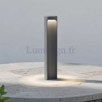 Détail Borne LED extérieure Chandra - Éclairage jardin design Faro