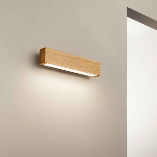 Applique Murale CRAFT bois naturel – Éclairez votre intérieur avec sa diffusion lumineuse vers le bas. Design en bois naturel et métal noir.