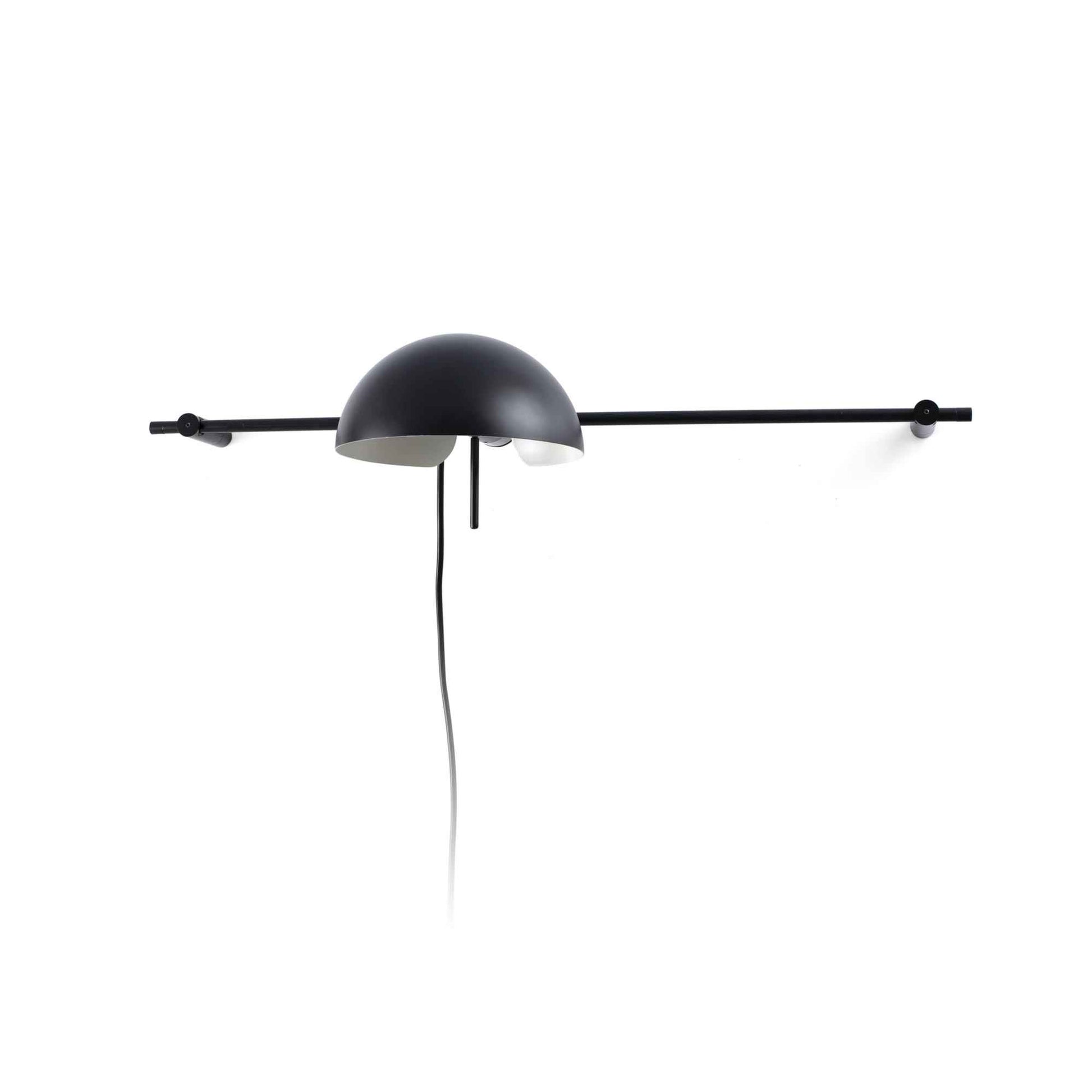 applique murale noire sur une barre