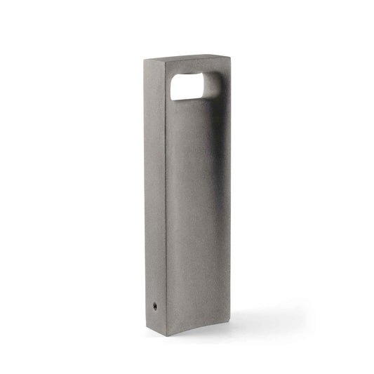 GLINT est une borne en béton au design minimaliste qui offre une lumière bidirectionnelle
