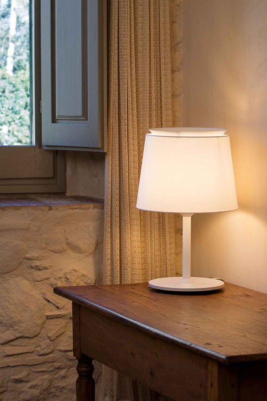 La lampe de table SAVOY blanche est la solution parfaite