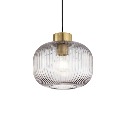 Suspension MINT-2 support en acier finition laiton et diffuseur en verre soufflé de couleur fumé avec cannelures en relief