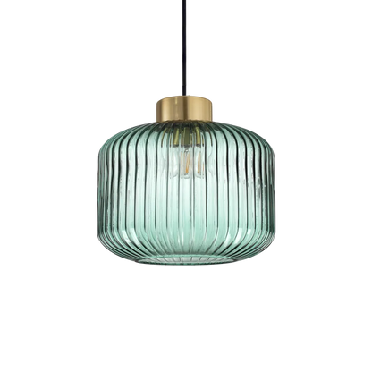 Suspension MINT-2 support en acier finition laiton et diffuseur en verre soufflé de couleur verte avec cannelures en relief.