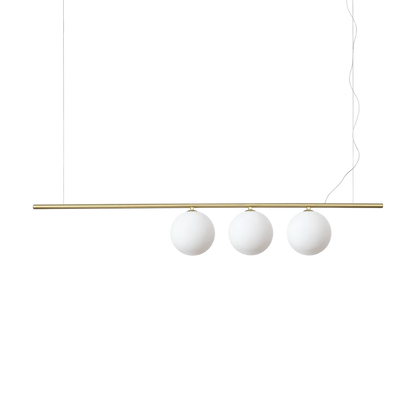 Suspension PERLINE laiton trois lampes premium faite avec métal finition laiton mat. Apportez une lumière élégante et réglable.
