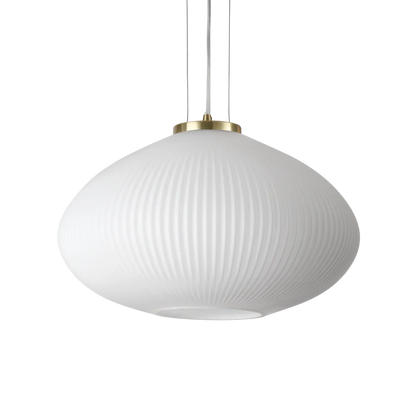 Découvrez le confort lumineux avec notre Suspension PLISSE verre soufflé Ø 35 ou 45. Hauteur ajustable pour un éclairage parfait.
