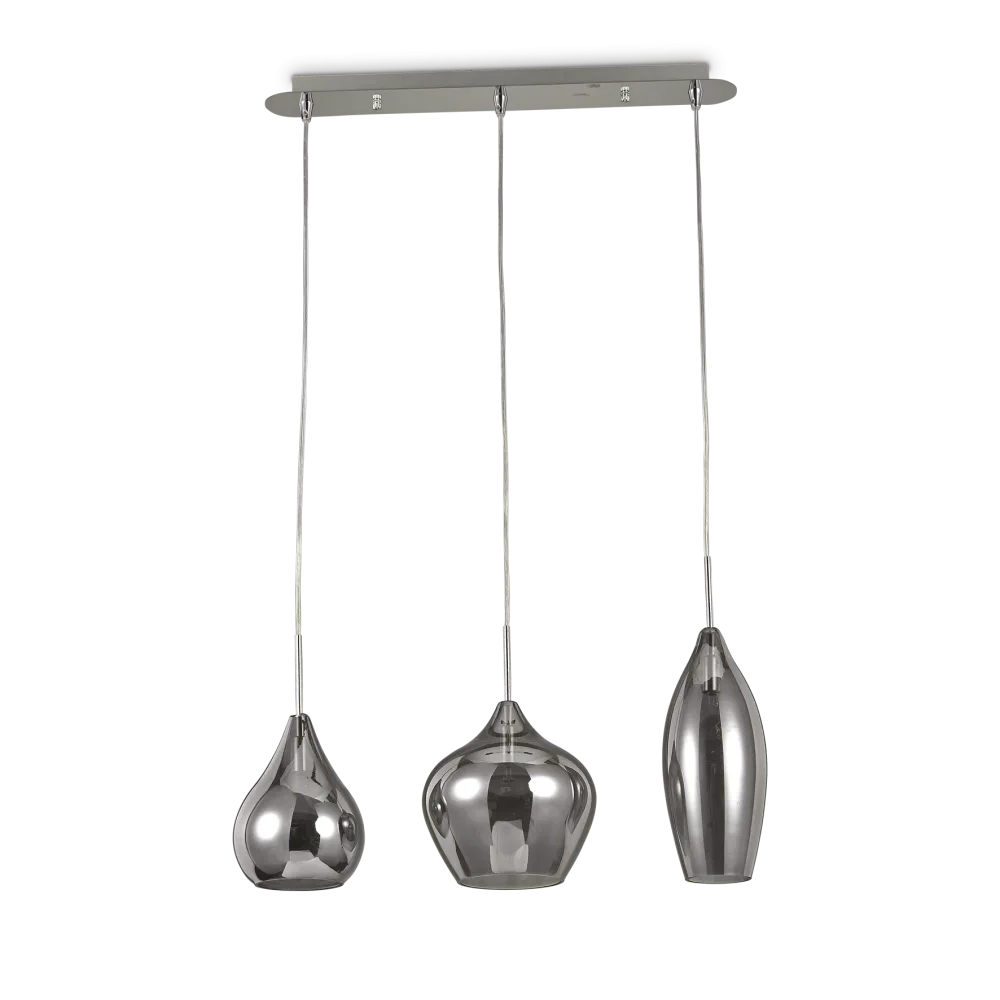 Suspension SOFT avec structure en acier finition chrome et trois diffuseurs de différentes formes en verre fumé soufflé.