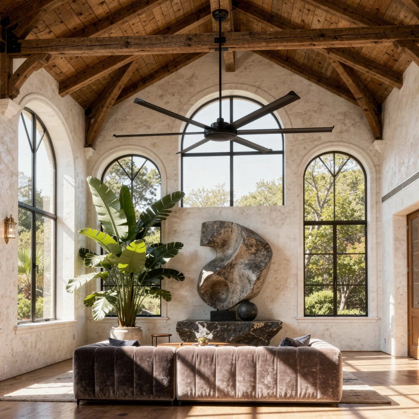 Ventilateur de plafond ROTTERDAM XL noir Ø 200 cm en situation dans une grande pièce plafond cathédrale