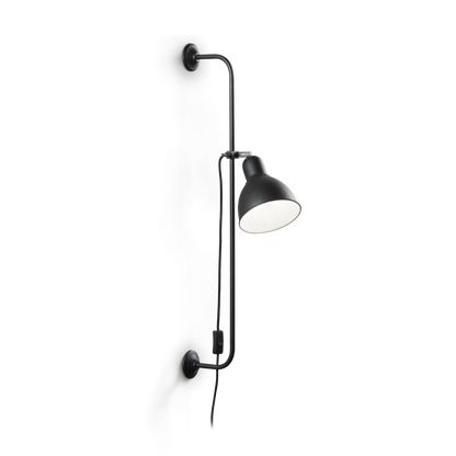 Applique murale orientable SHOWER premium en acier verni noir mat. Luminosité réglable et design élégant