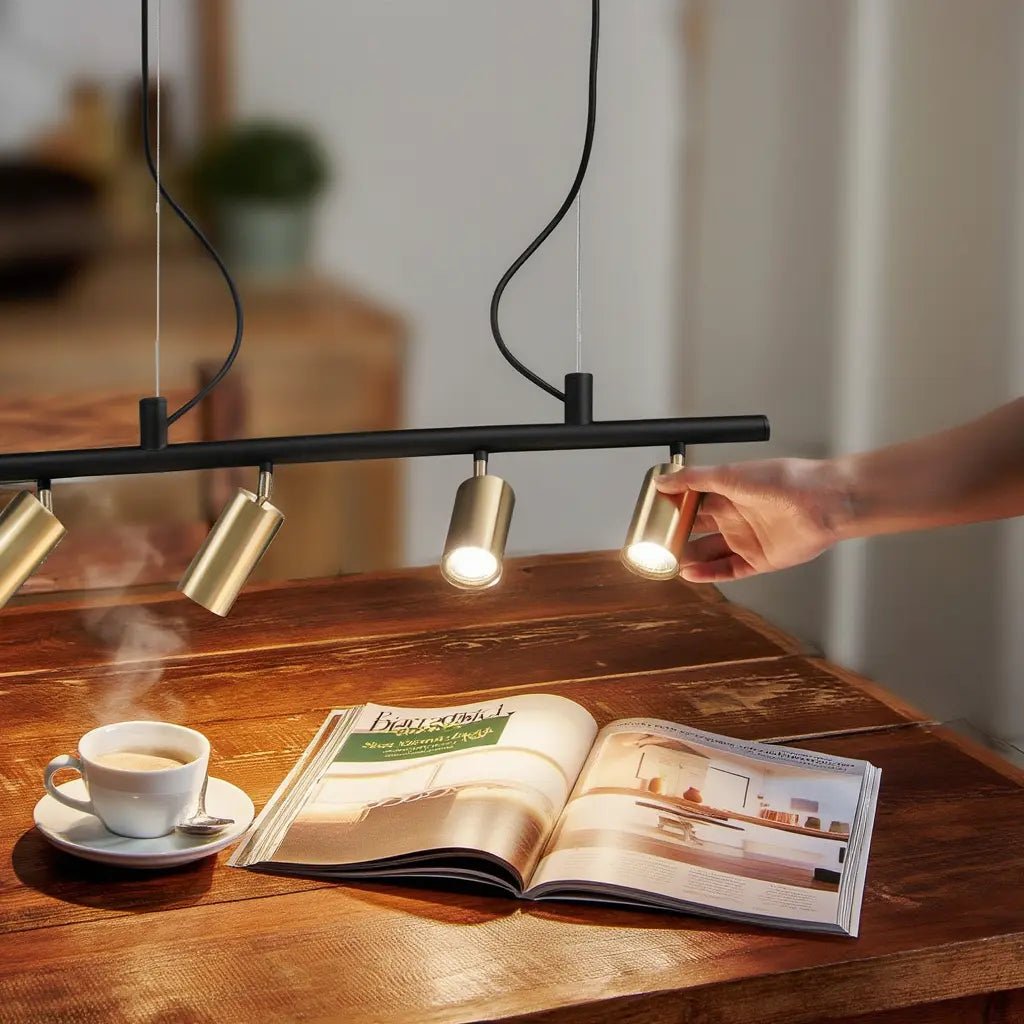 Détail de la suspension DYNAMITE SP4 noir et laiton : luminaire 28W Ideal Lux réglable