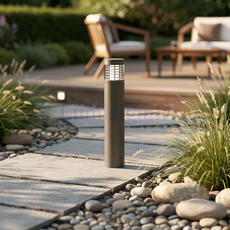  Borne LED extérieur GIZA-G - en situation dans une allée de jardin