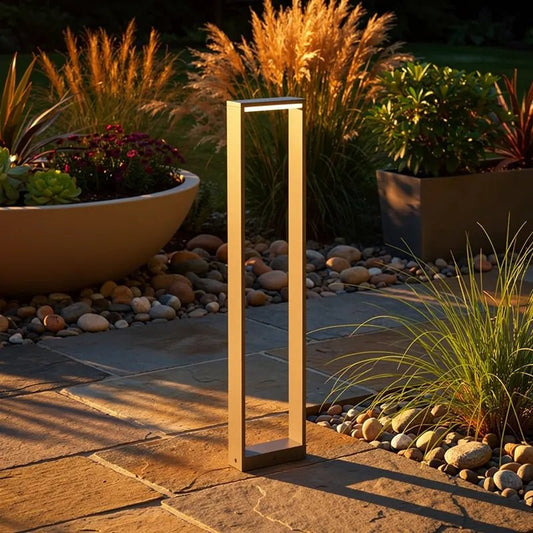 Balise gris foncé ALP-800 - Borne extérieure LED 6W en situation dans une allée de jardin