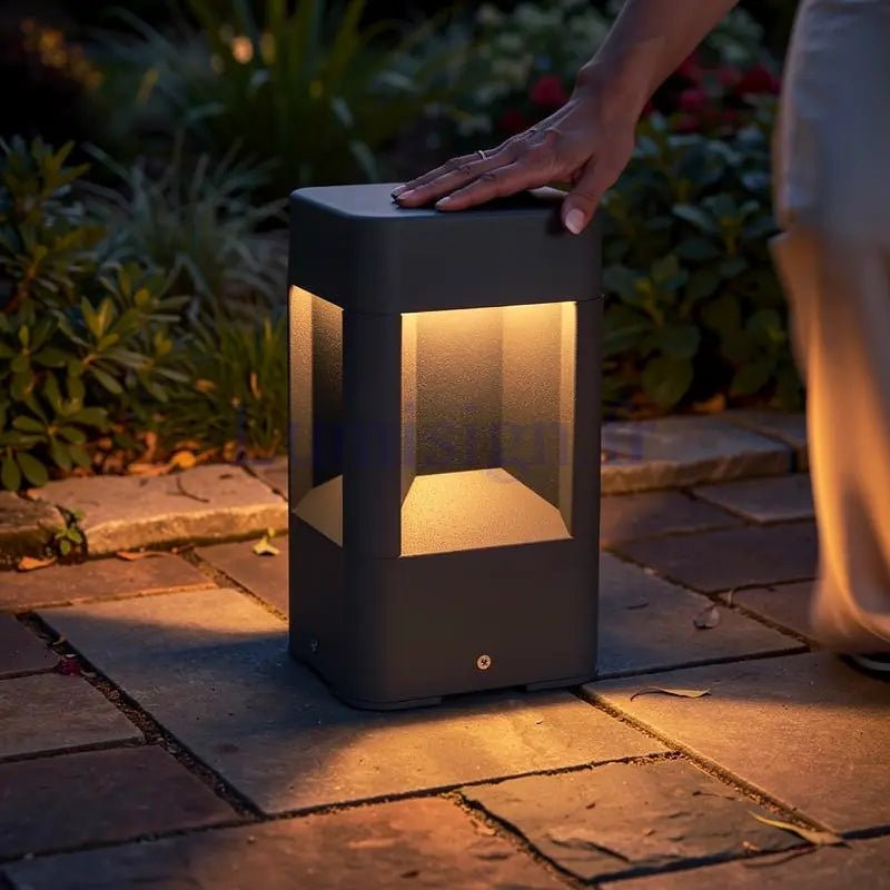 Détail de la borne LED extérieure NAYA-205 | Faro - Éclairage jardin