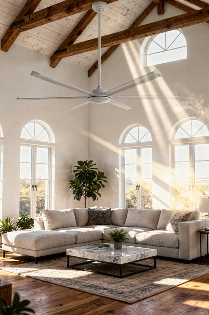 Ventilateur de plafond ROTTERDAM XL blanc Ø 200 cm en situation dans un salon avec plafond cathédrale
