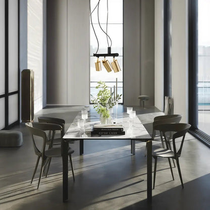 Suspension DYNAMITE SP4 noir et laiton : luminaire 28W Ideal Lux réglable en situation dans une salle à manger