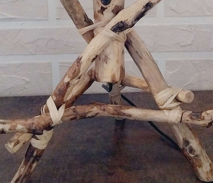 Lampe à poser avec pied en bois tourné Lampe à poser avec pied en bois tourné