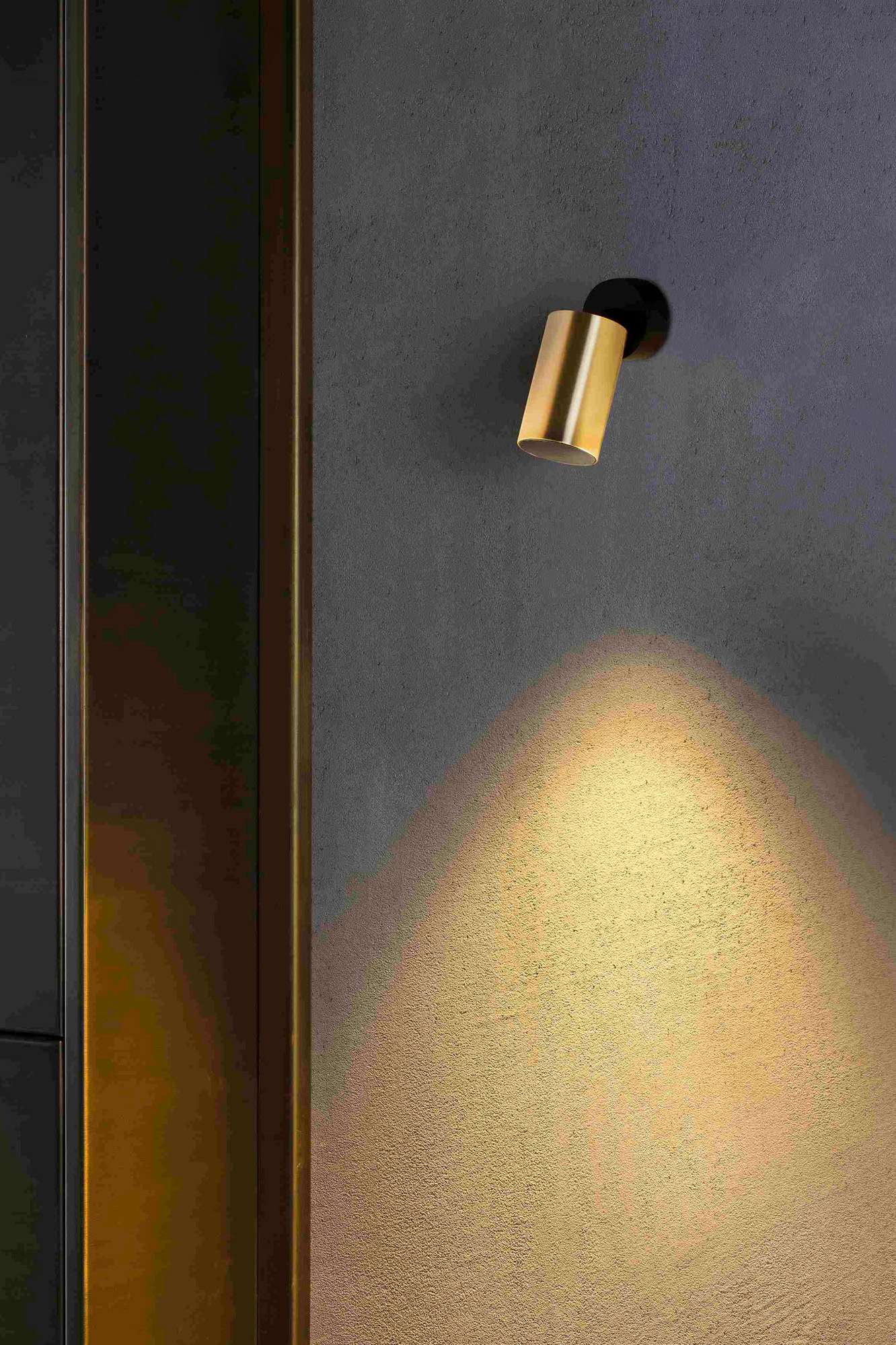 Spot en saillie orientable STAN or satin en stuation